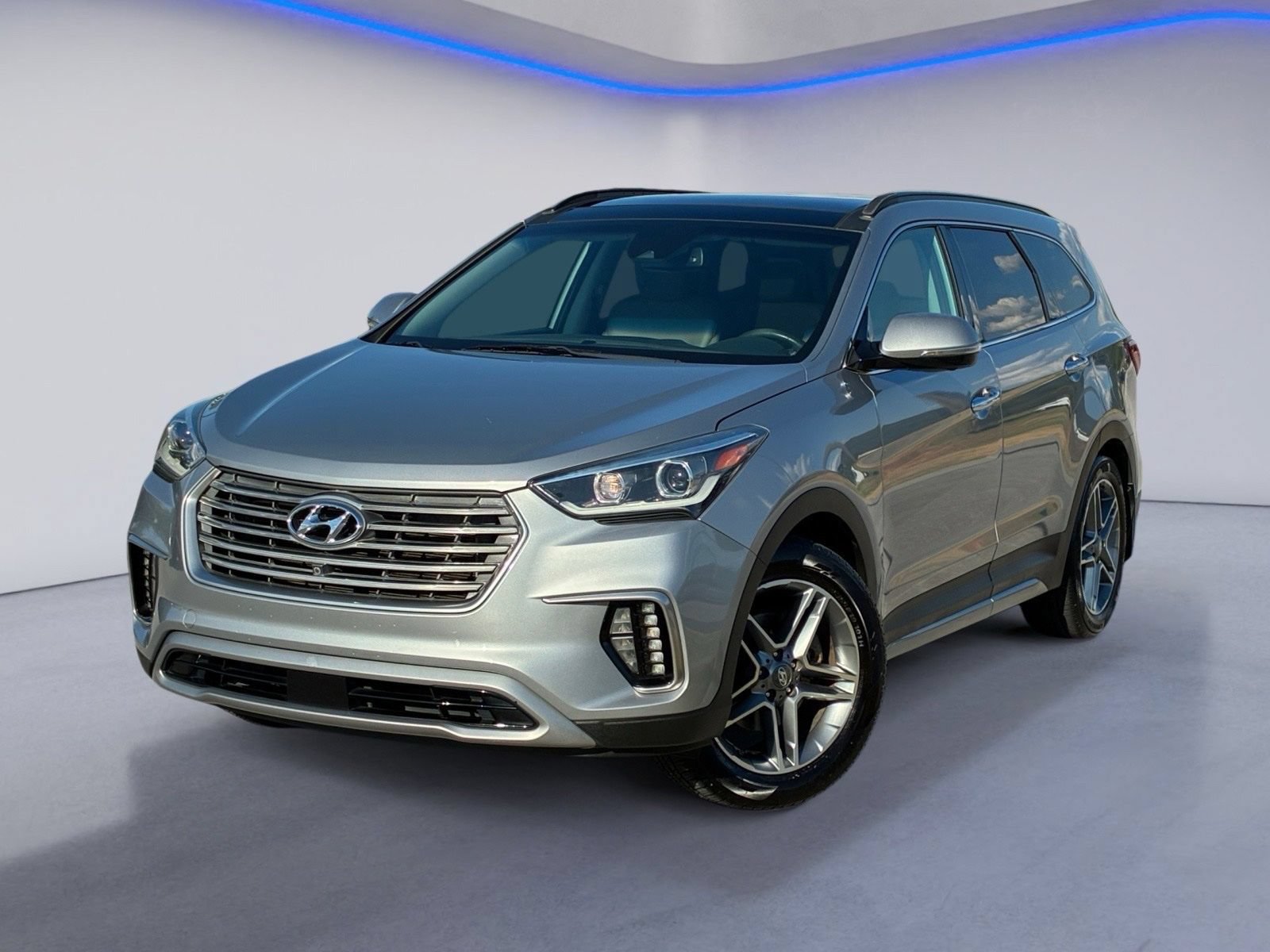 Used 2017 Hyundai Santa Fe Limited FWD image 2