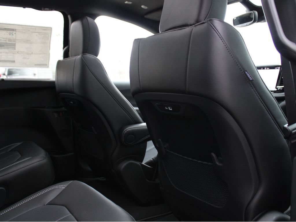 New 2026 Chrysler Pacifica Select AWD/4WD image 30
