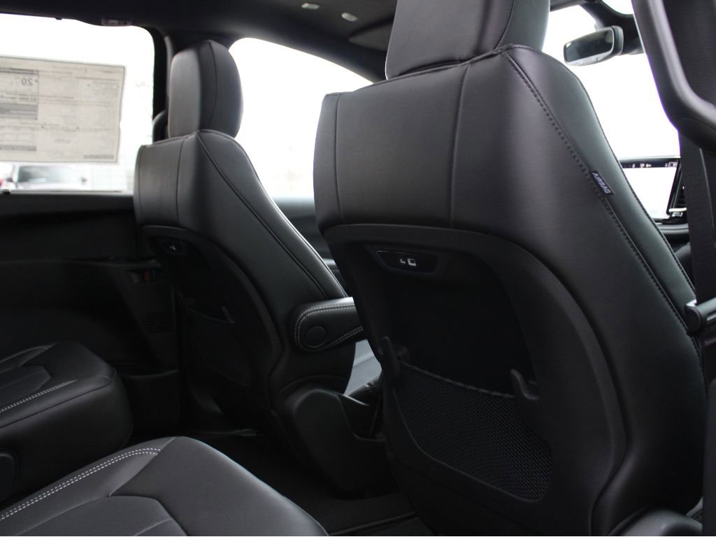 New 2026 Chrysler Pacifica Select image 30