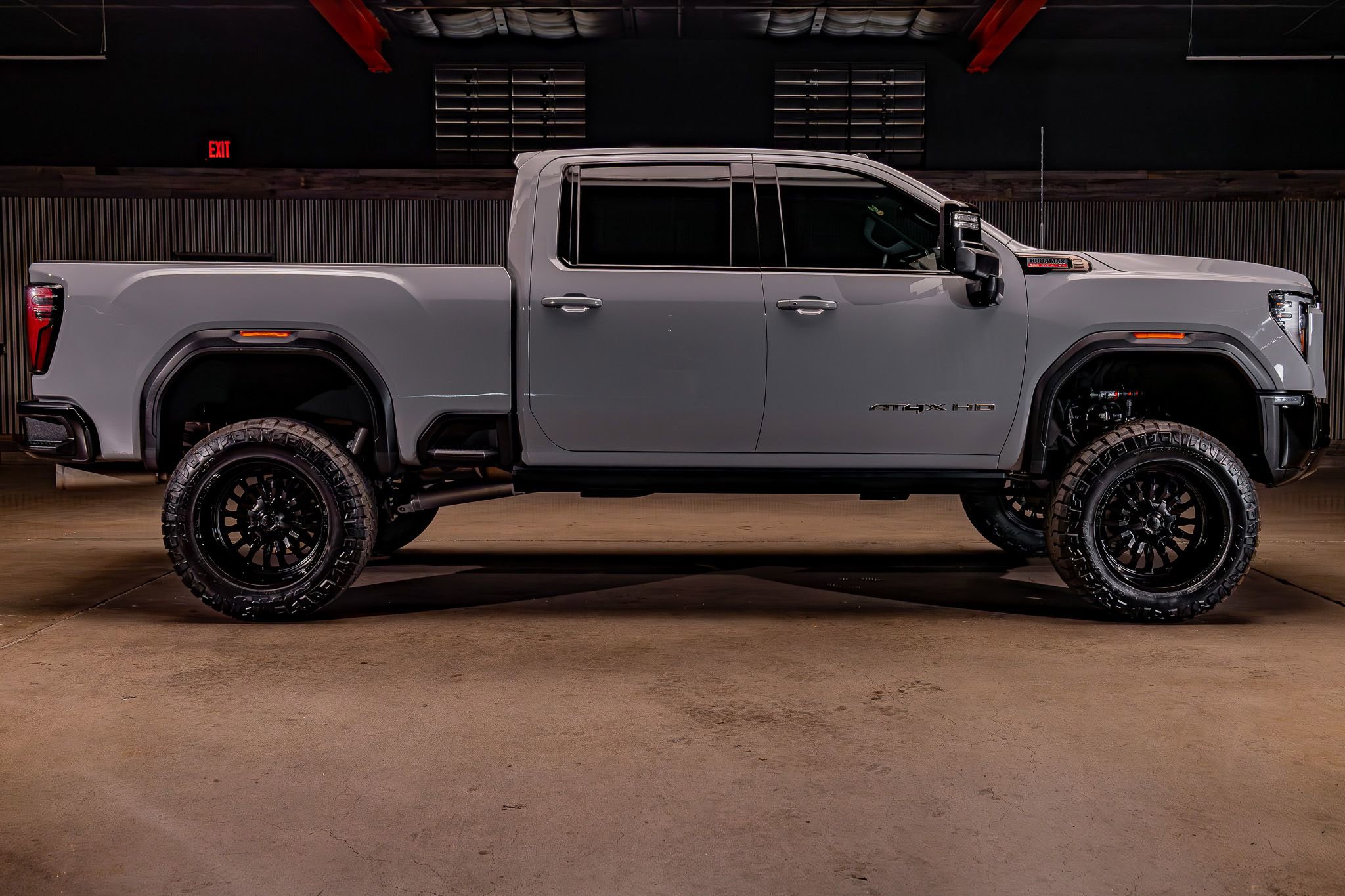 Used 2025 GMC Sierra 2500 AT4X AWD/4WD image 11