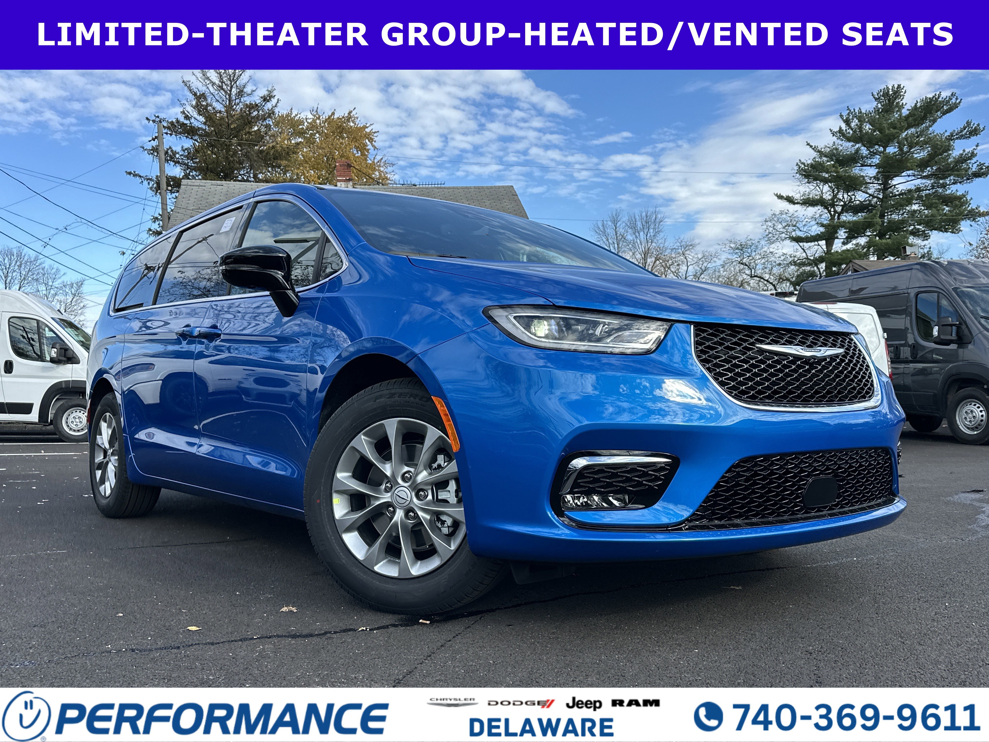 New 2026 Chrysler Pacifica Limited w/ Uconnect Theater Family Group