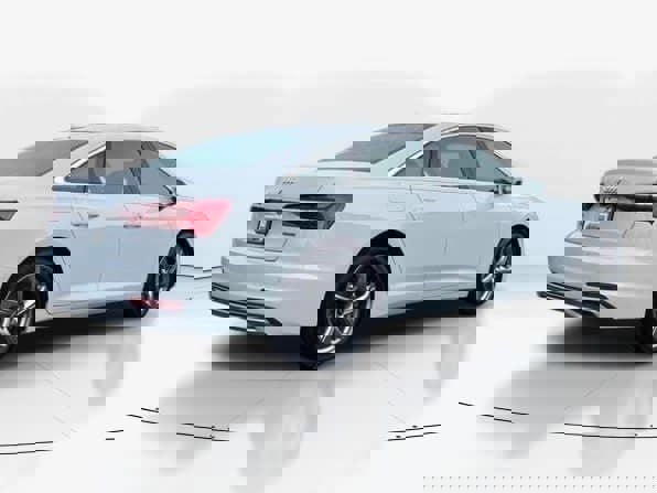 Used 2024 Audi A6 Premium Plus image 3