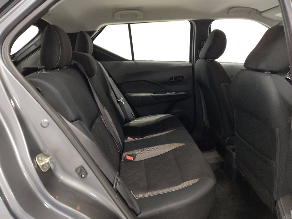 Used 2020 Nissan Kicks S image 19