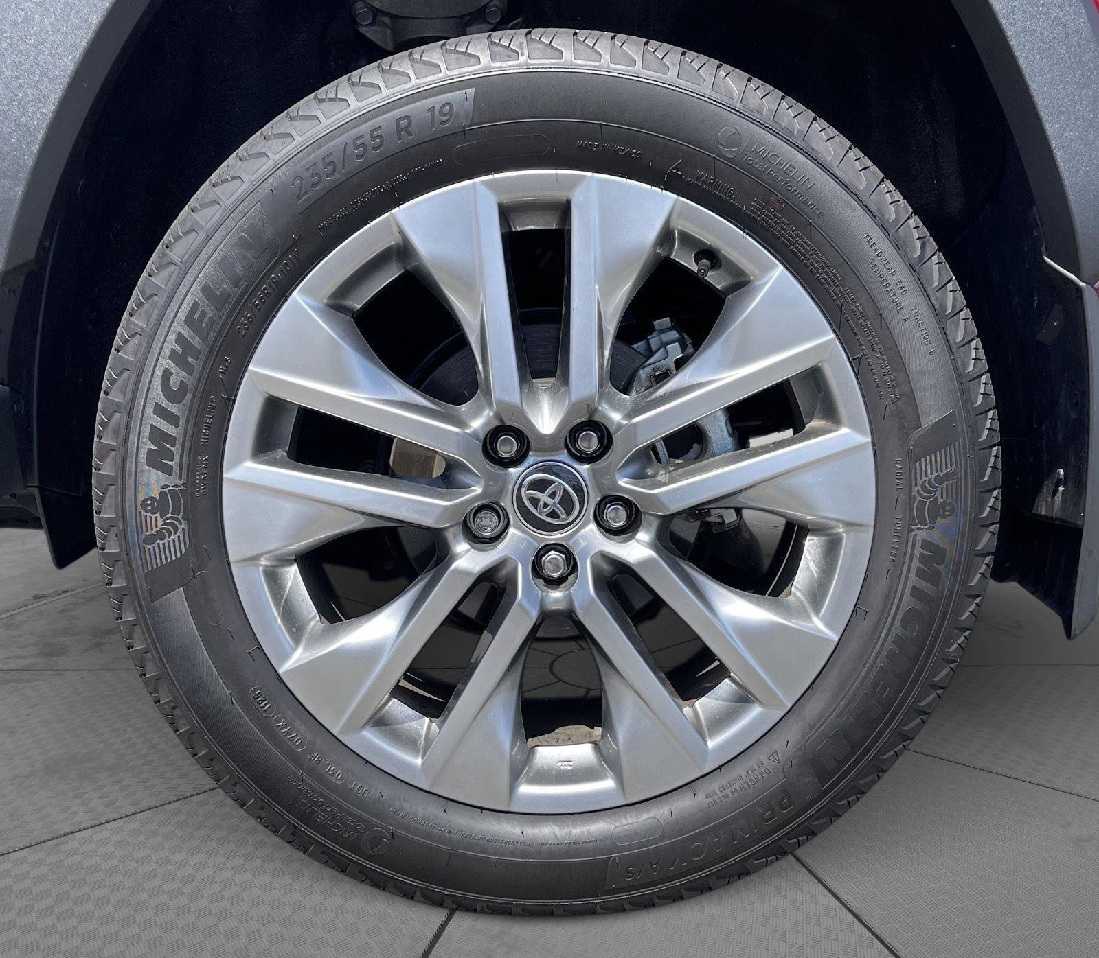 Used 2025 Toyota RAV4 Limited w/ Advanced Technology Package AWD/4WD image 27