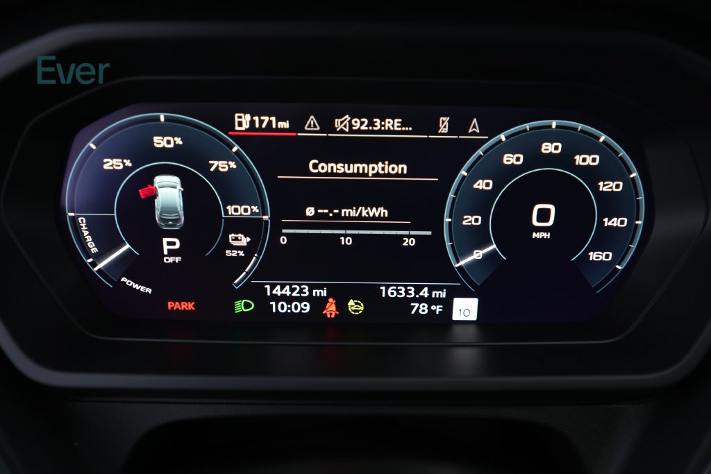 Used 2024 Audi Q4 e-tron Premium Plus w/ Premium Plus AWD/4WD image 7