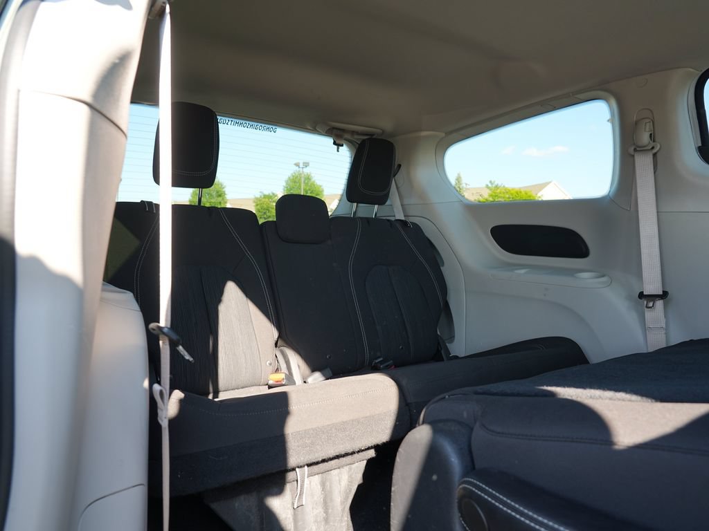 Used 2021 Chrysler Voyager L FWD image 28