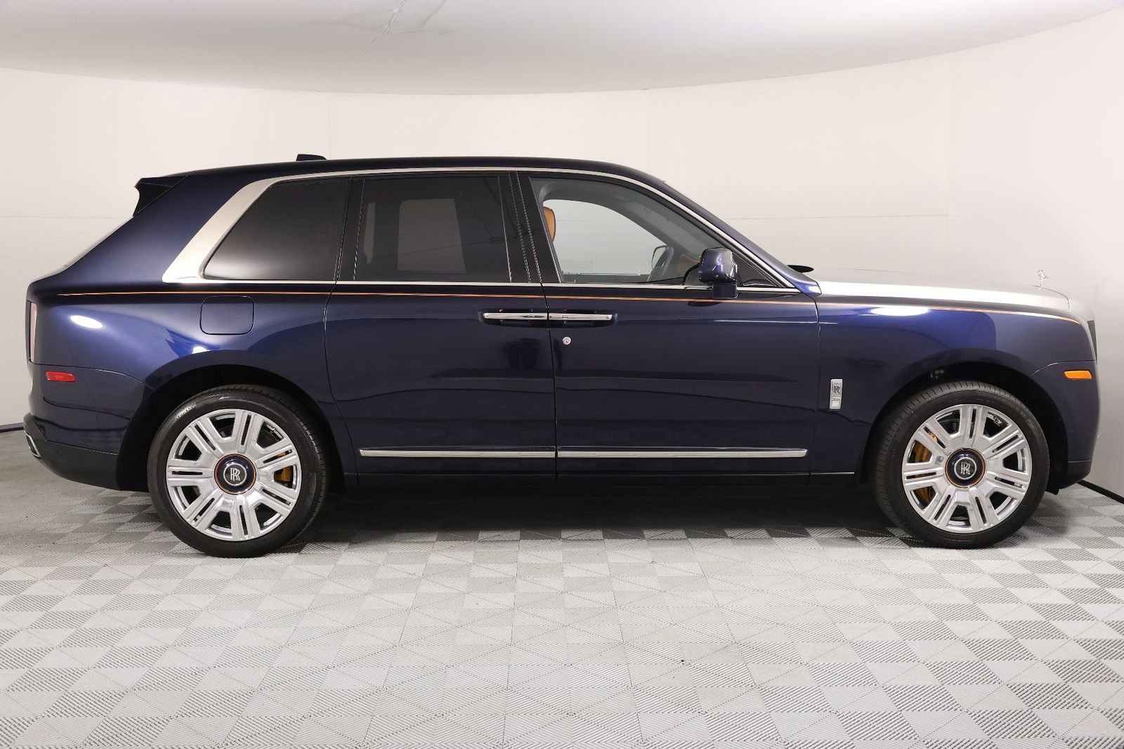 Used 2022 Rolls-Royce Cullinan w/ Cullinan Package AWD/4WD image 8