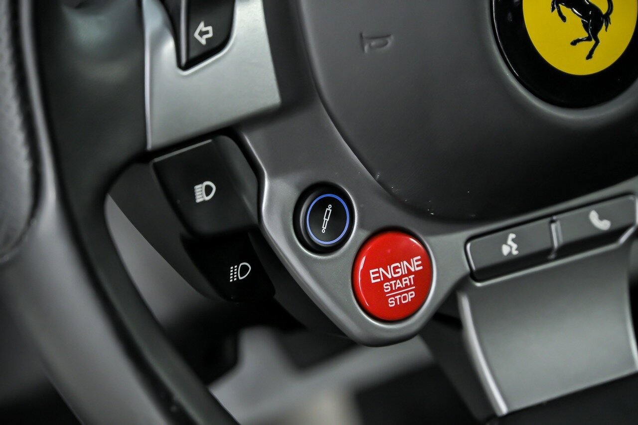 Used 2018 Ferrari 812 Superfast RWD image 25