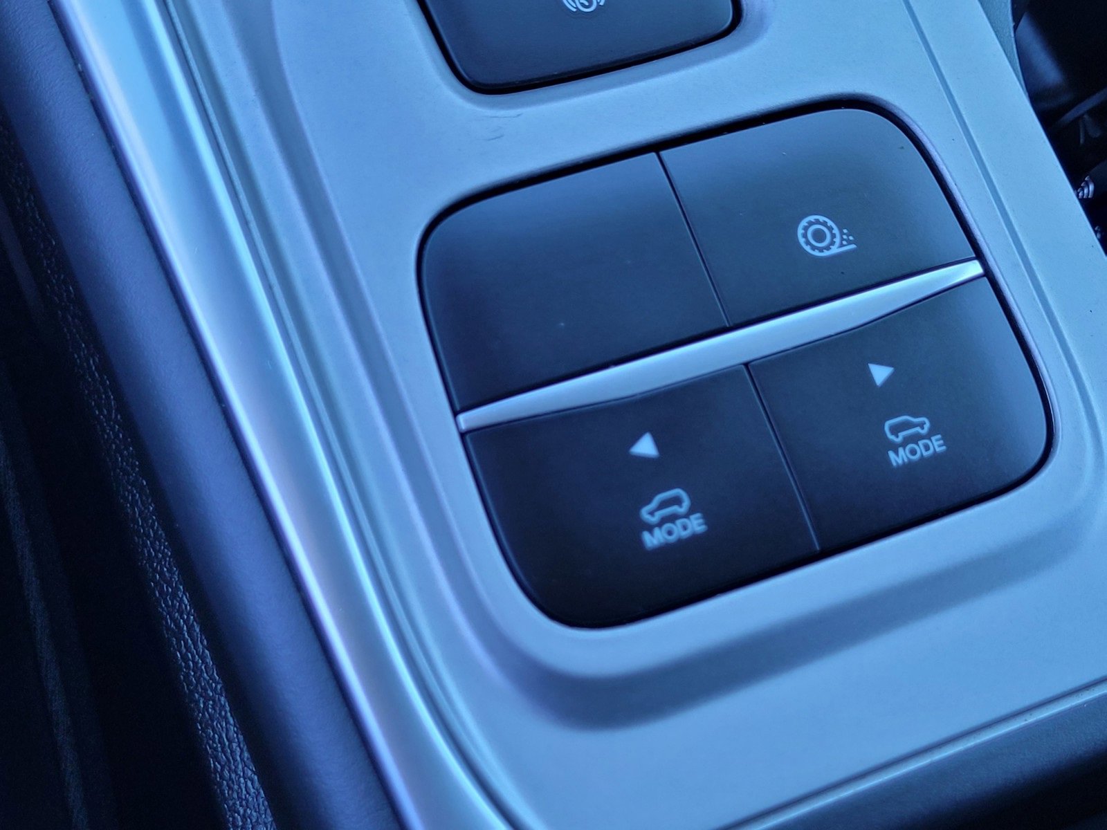 Used 2022 Ford Explorer XLT w/ Equipment Group 202A image 25