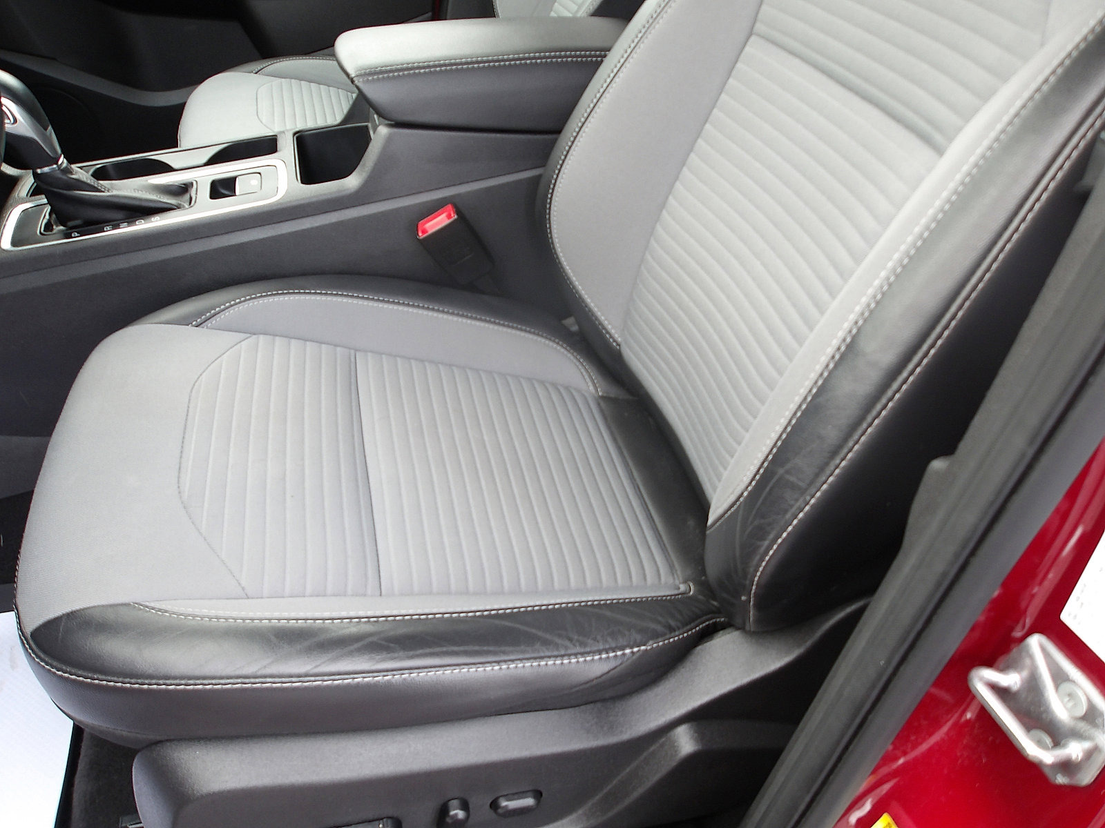 Used 2019 Ford Escape SE image 15