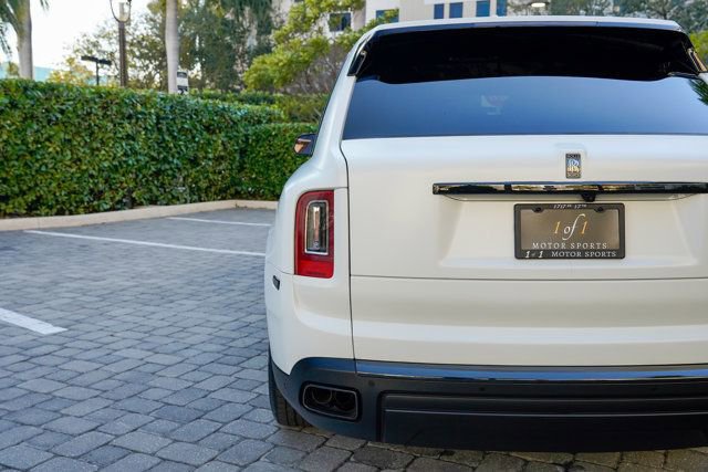 Used 2023 Rolls-Royce Cullinan Black Badge w/ Driver's Package image 22