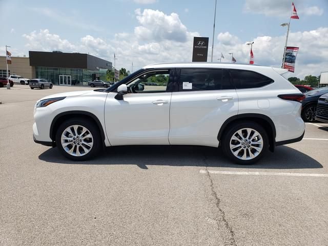New 2026 Toyota Highlander Limited AWD/4WD image 8