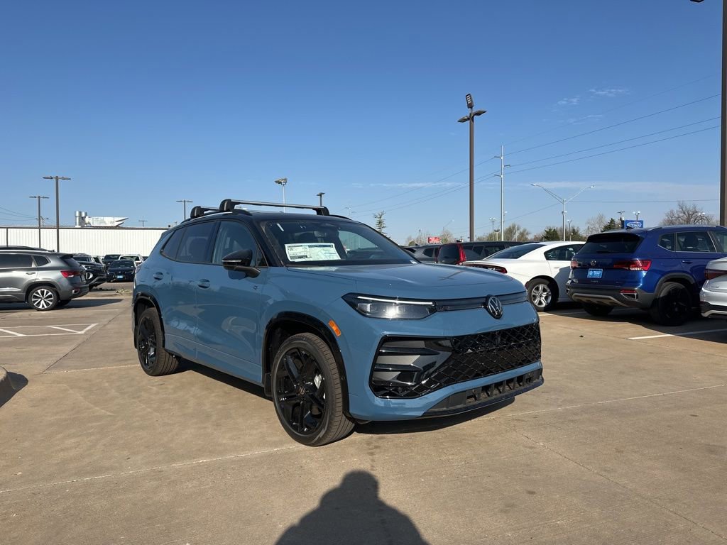 New 2026 Volkswagen Tiguan SE R-Line image 3