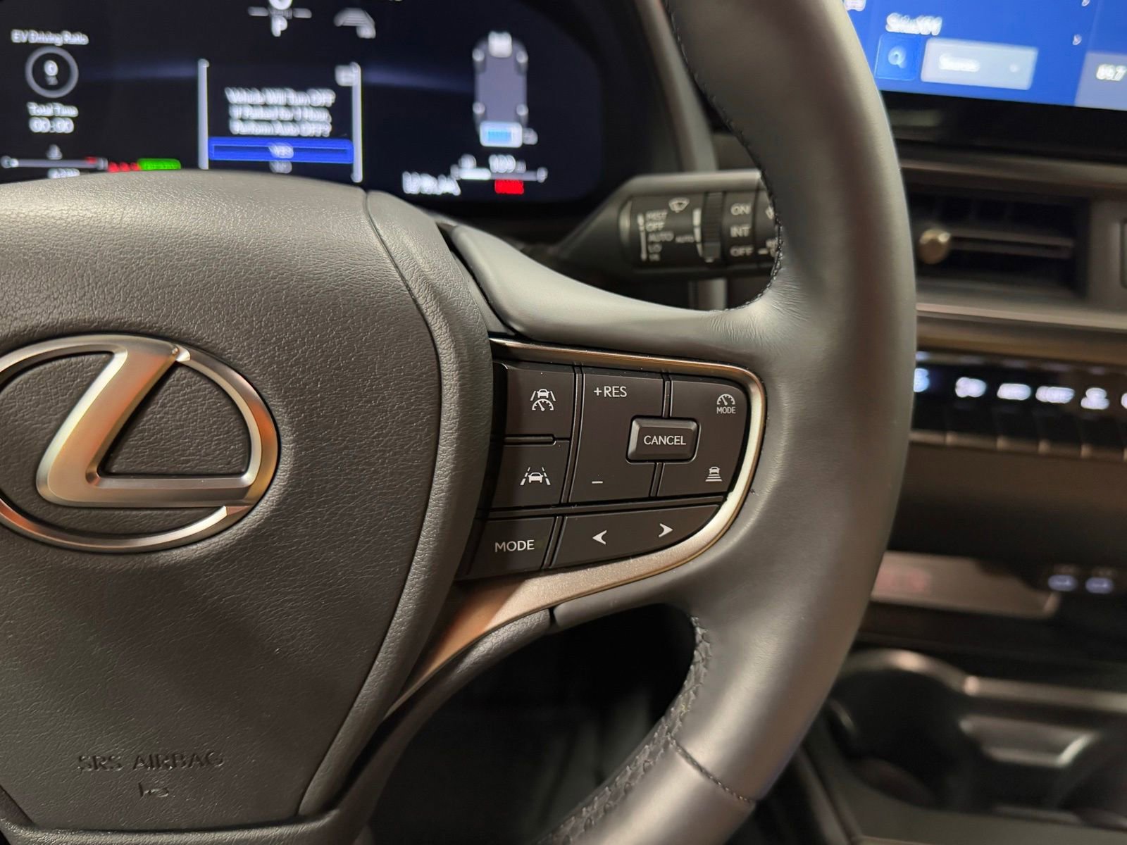 Used 2025 Lexus UX 300h AWD image 18