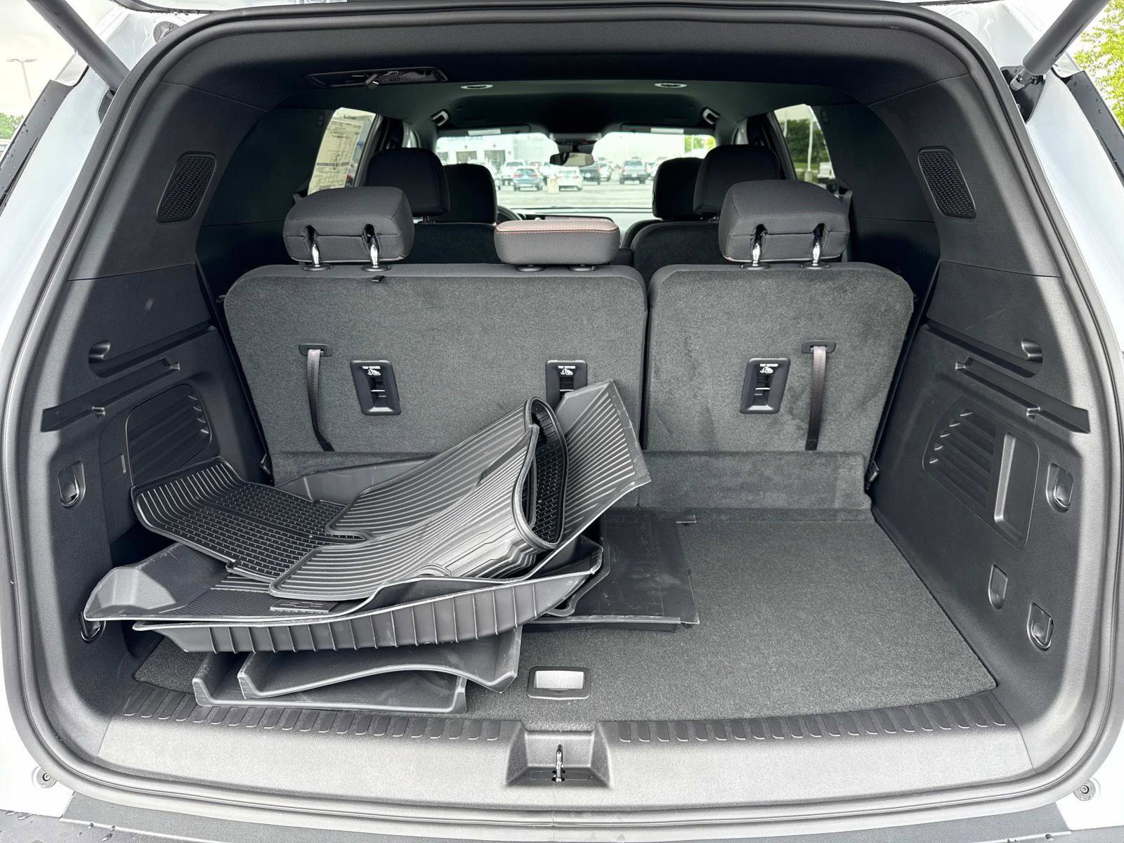 New 2025 Chevrolet Traverse LT w/ LPO, Floor Liner Package image 13