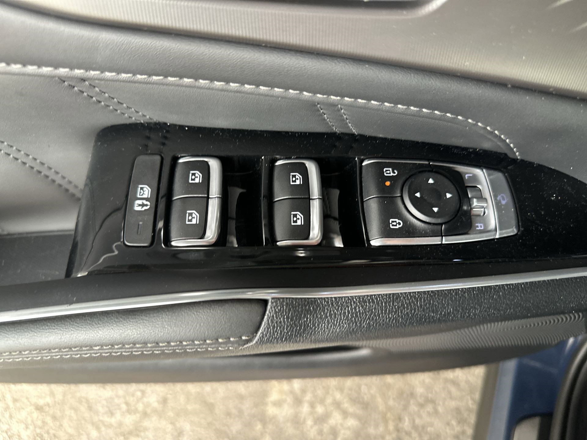 Used 2025 Kia Sorento SX image 15