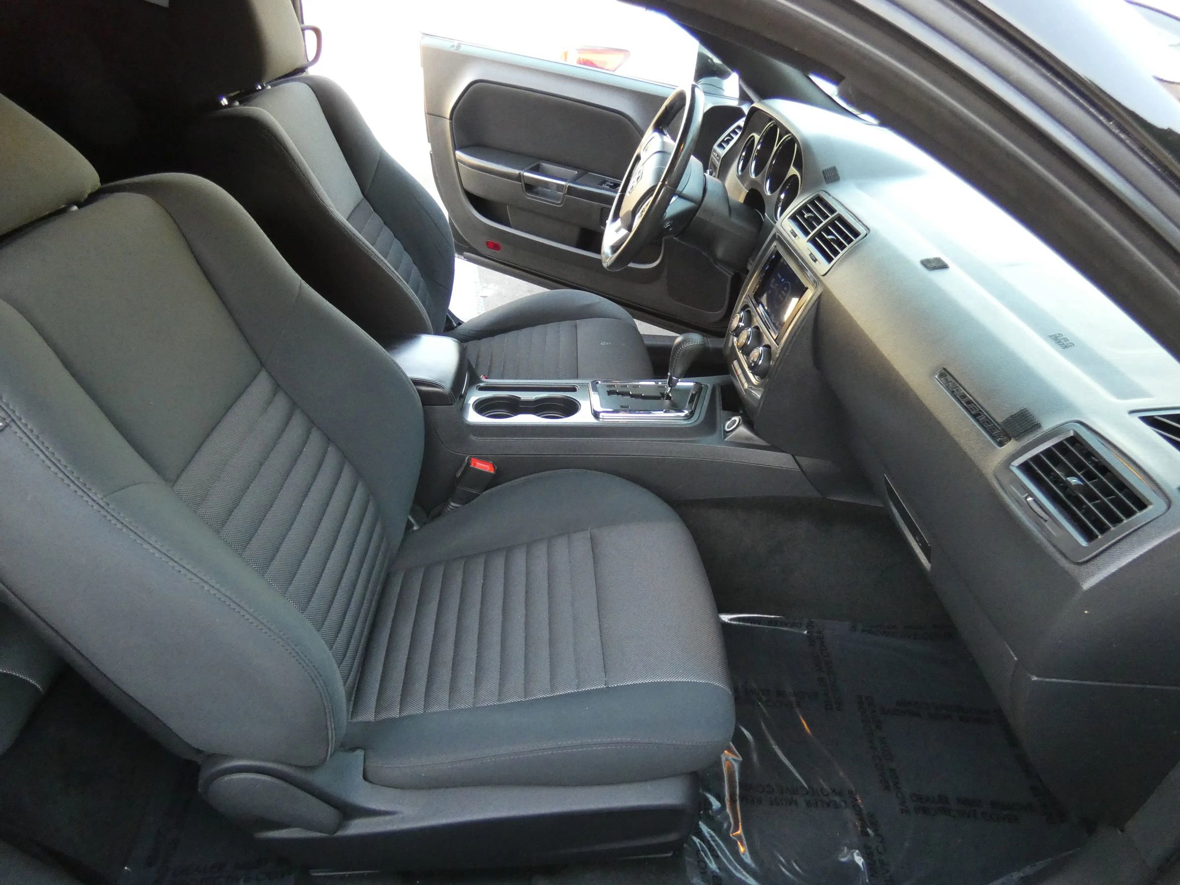 Used 2013 Dodge Challenger SXT image 27