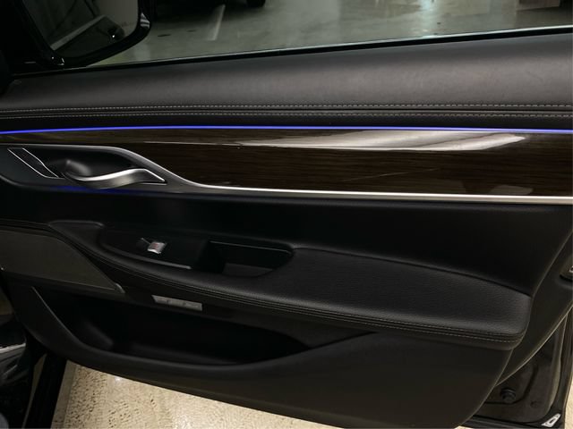Used 2018 BMW 740i xDrive AWD/4WD image 28