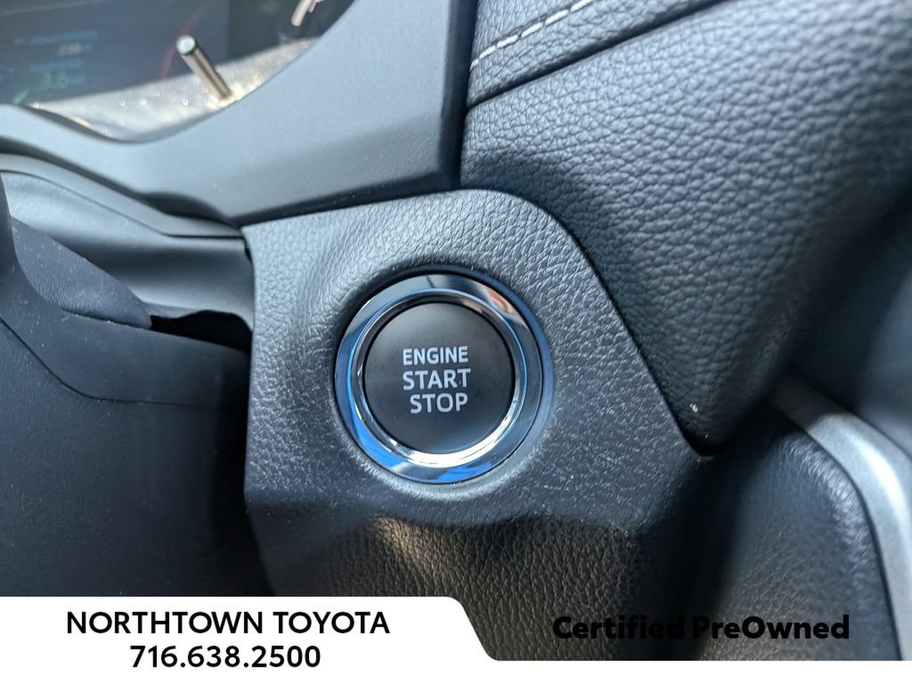 Used 2025 Toyota RAV4 XLE AWD/4WD image 25