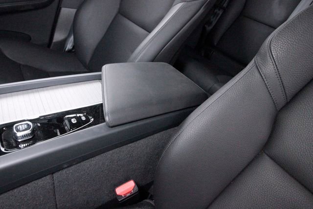Certified 2025 Volvo XC60 B5 Plus AWD/4WD image 15