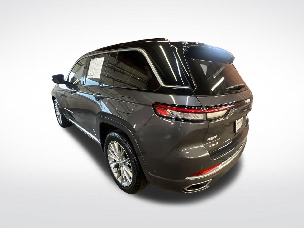 Used 2025 Jeep Grand Cherokee Summit AWD/4WD image 4