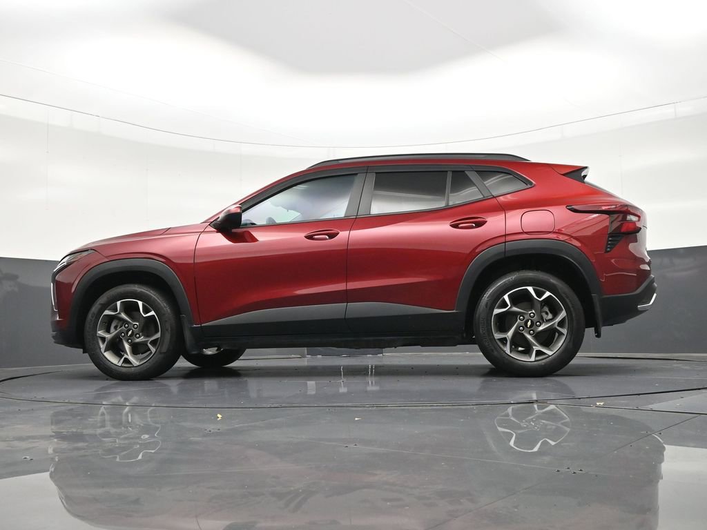 Used 2024 Chevrolet Trax LT FWD image 30
