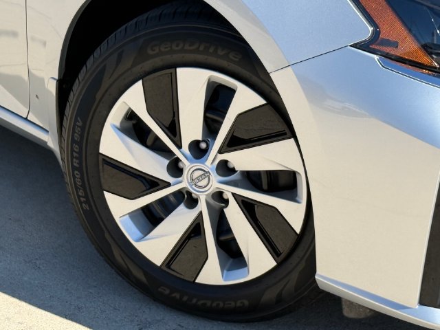Used 2024 Nissan Altima 2.5 S FWD image 2