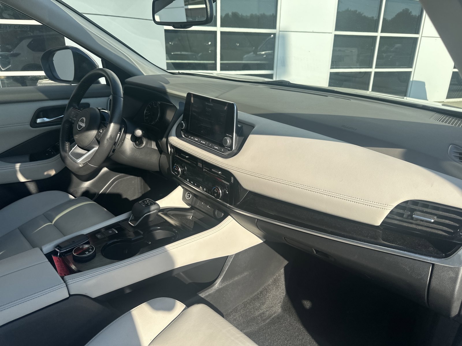 Used 2023 Nissan Rogue SL AWD/4WD image 32