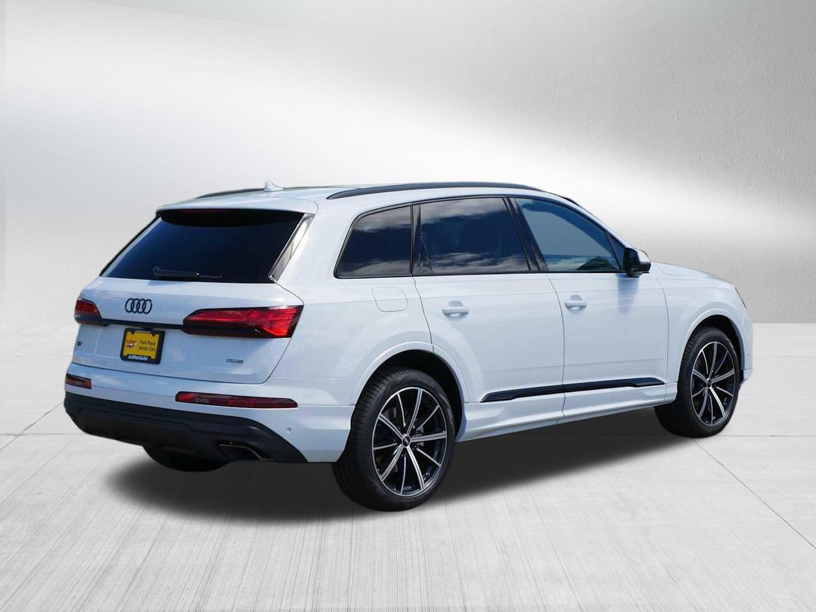 Used 2025 Audi Q7 2.0T Premium Plus w/ Premium Plus Package AWD/4WD image 2