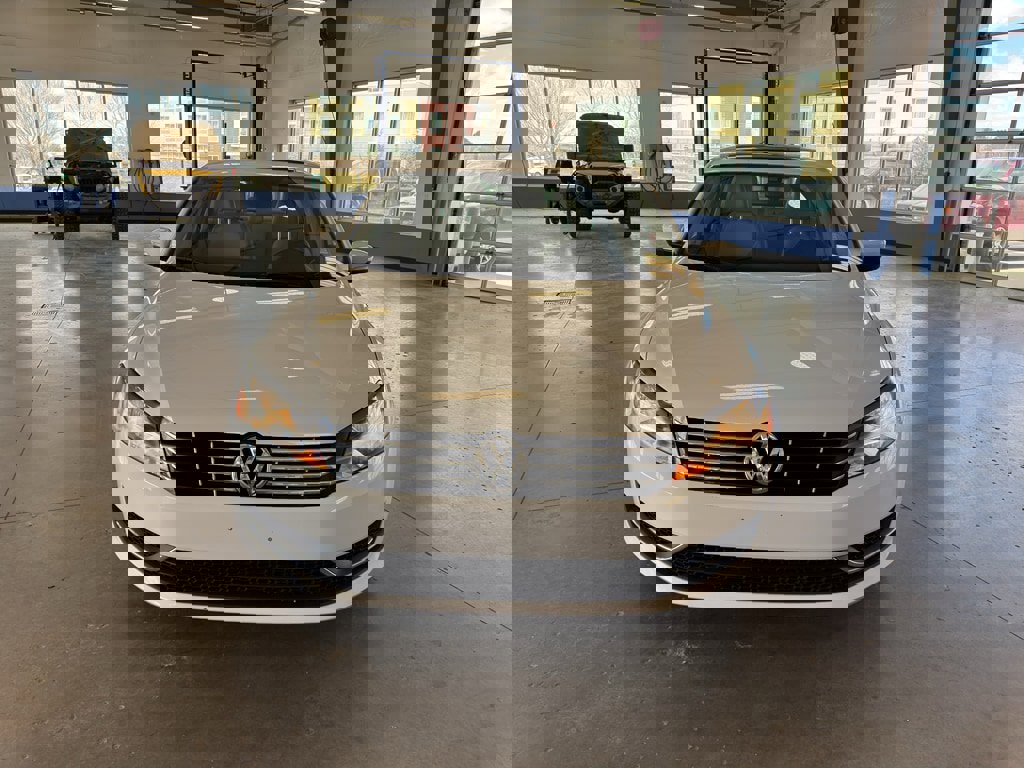 Used 2014 Volkswagen Passat TDI SE image 8
