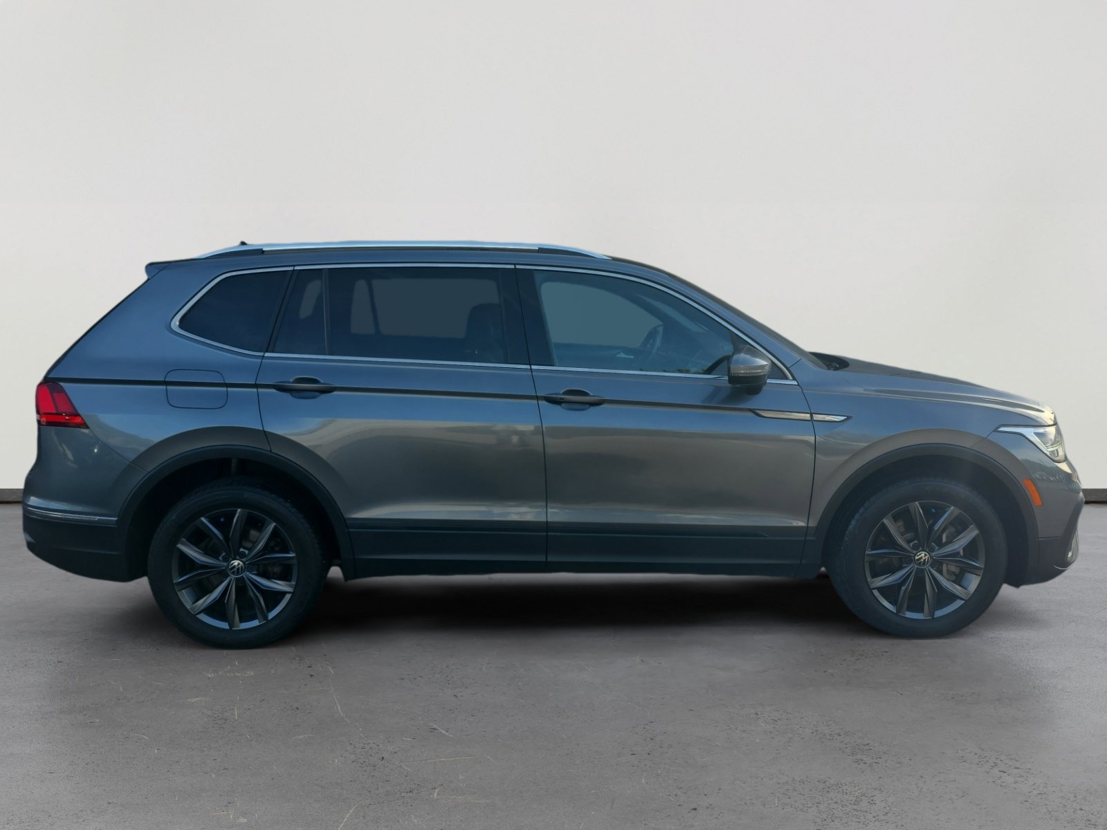 Used 2022 Volkswagen Tiguan SE image 6