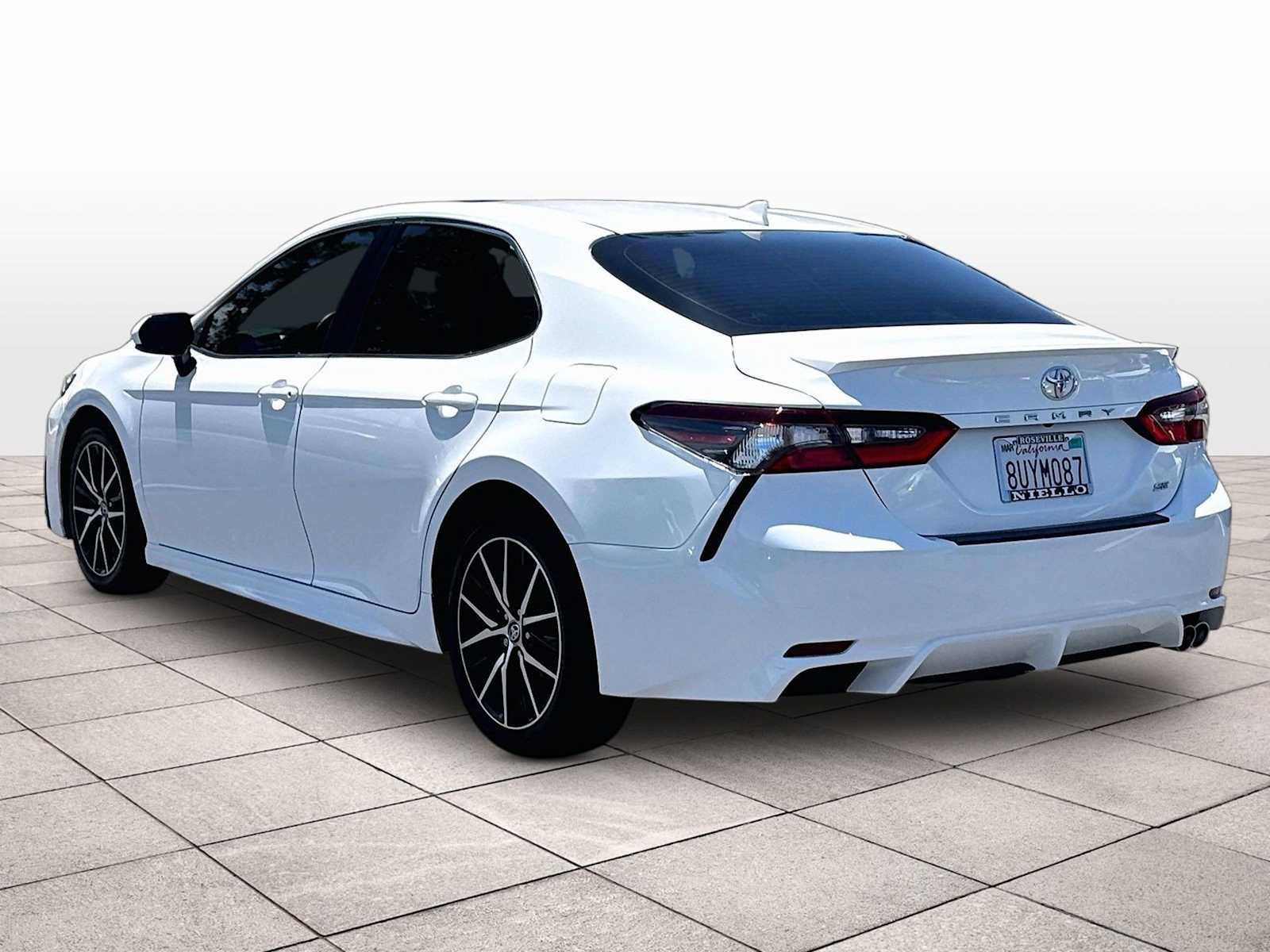 Used 2021 Toyota Camry SE w/ Carpet Mat Package (TMS) FWD image 14