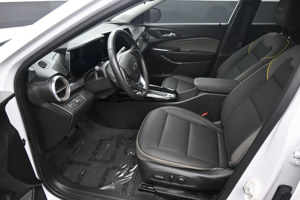 Used 2025 Chevrolet Trax ACTIV w/ Sunroof Package FWD image 13