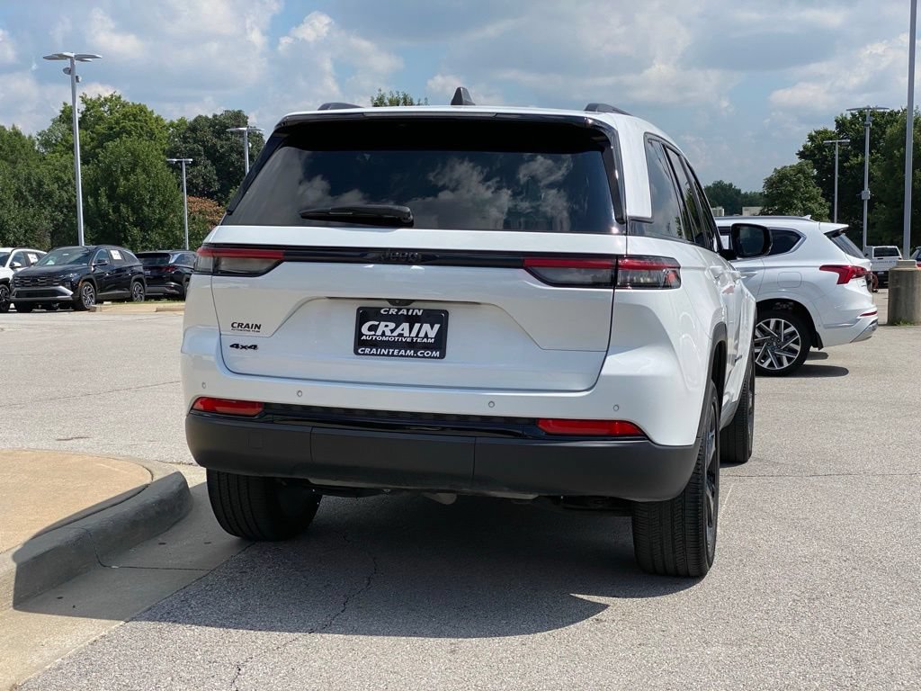 Used 2023 Jeep Grand Cherokee Altitude AWD/4WD image 8