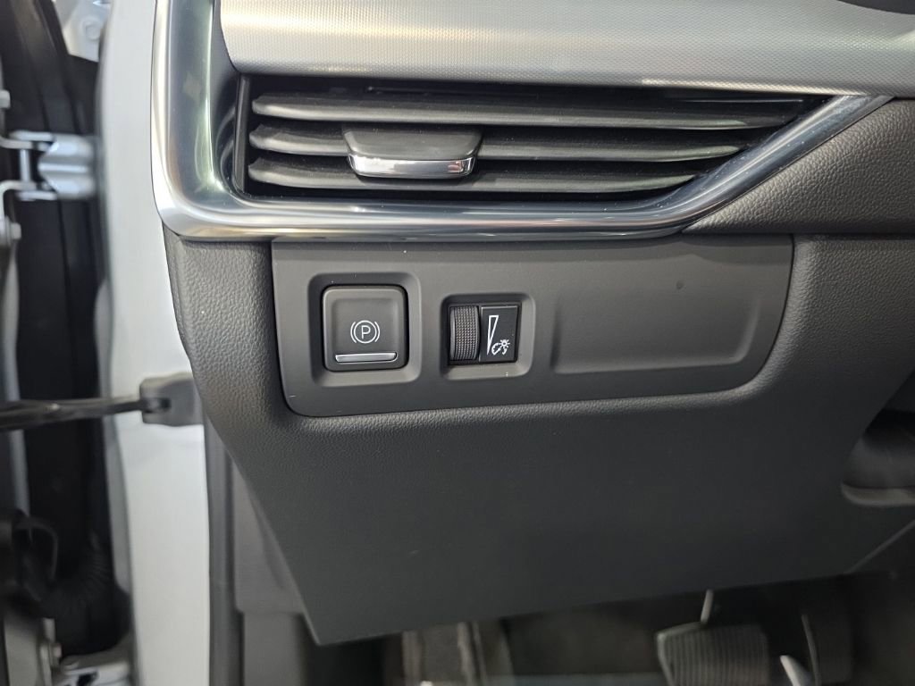 Used 2021 Cadillac XT4 Premium Luxury w/ LPO, Radiant Package image 12