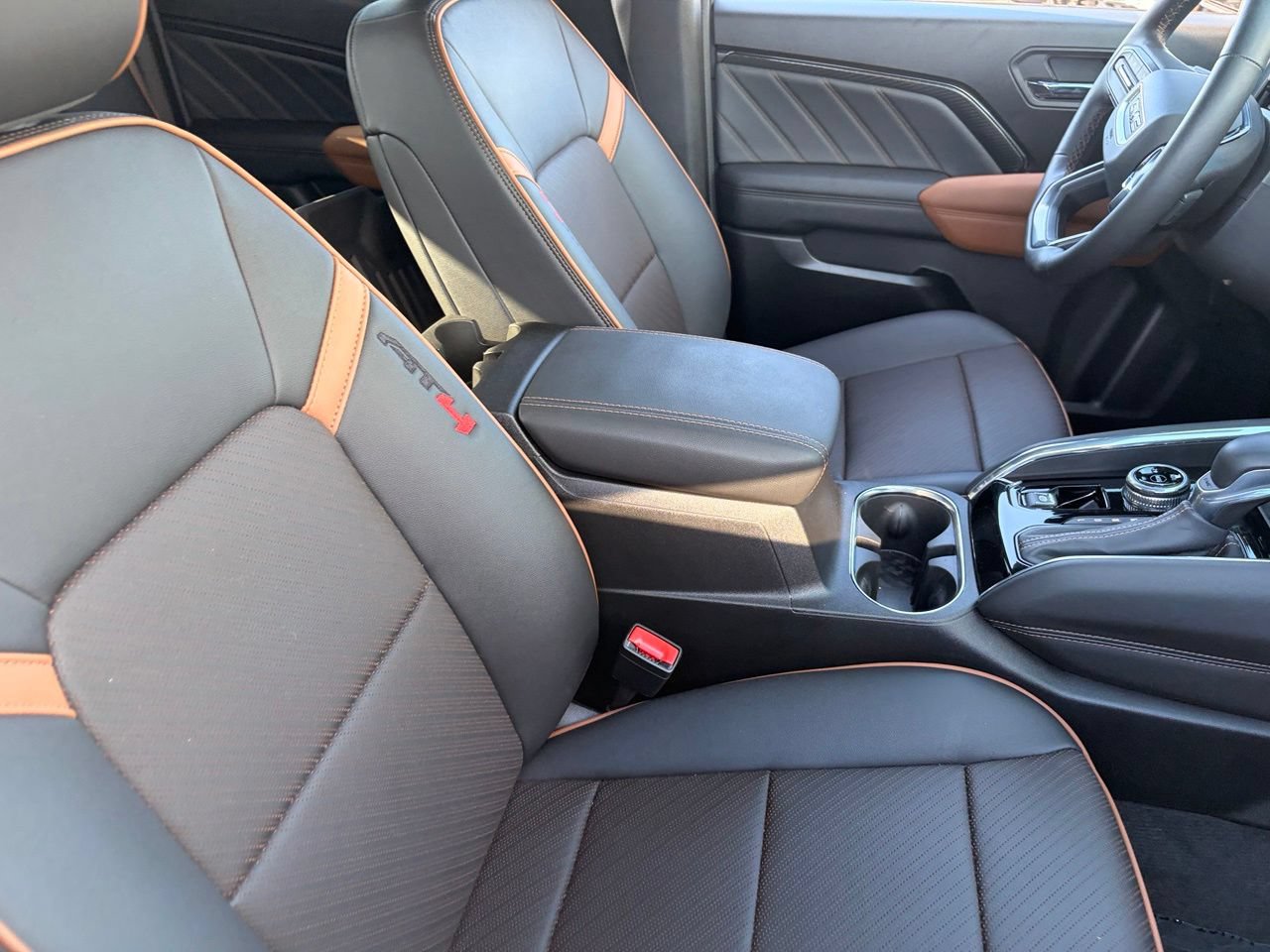 Used 2025 GMC Canyon AT4 w/ Nightfall Edition AWD/4WD image 11