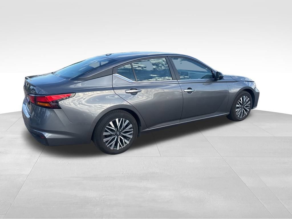 Used 2024 Nissan Altima 2.5 SV image 7