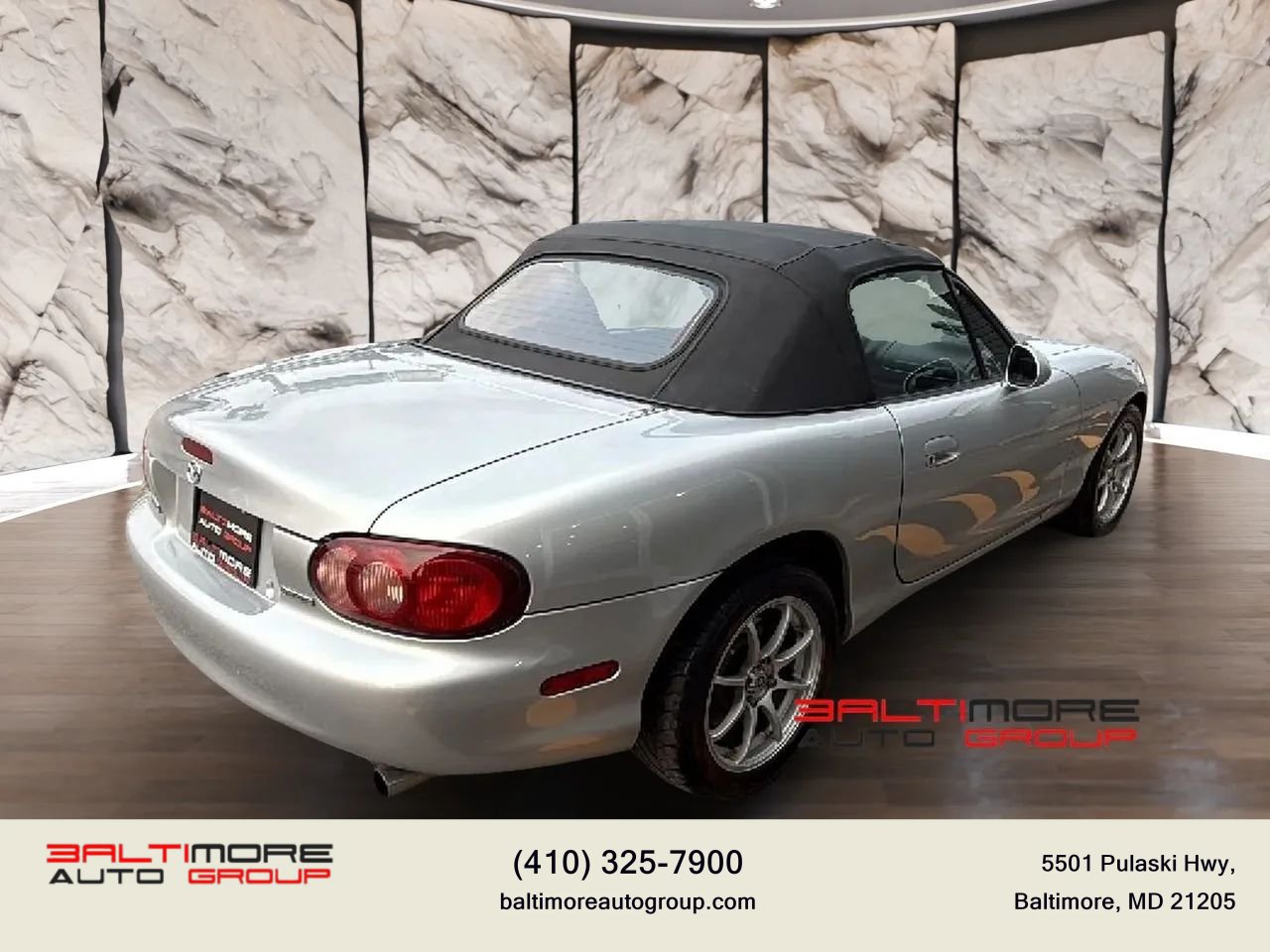 Used 2004 MAZDA MX-5 Miata w/ Cloth Azure Blue Pkg RWD image 4