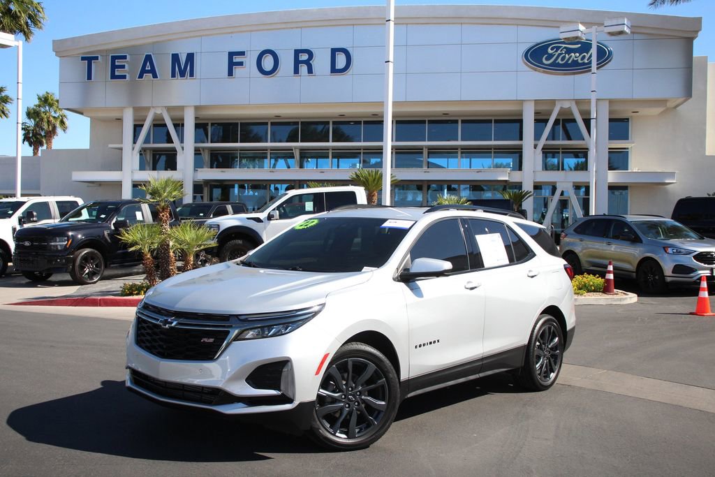 Used 2022 Chevrolet Equinox RS w/ Infotainment Package FWD image 2