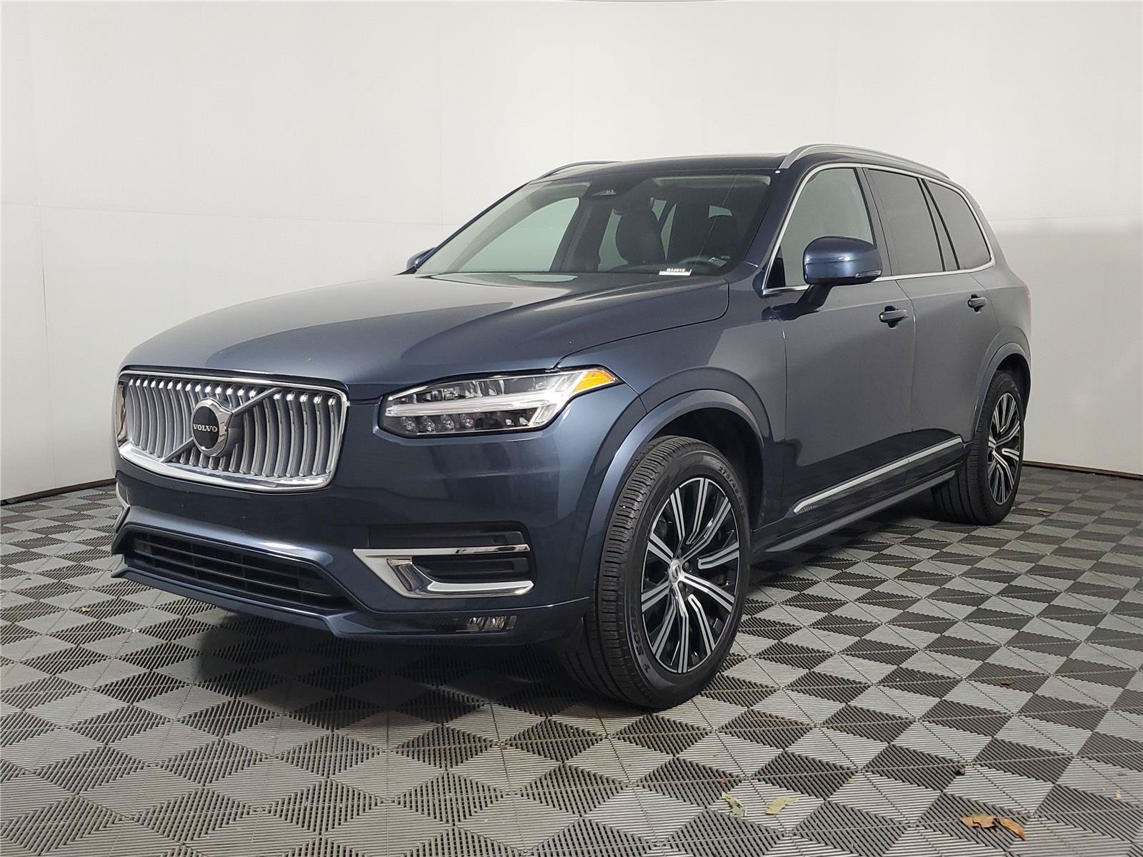 Used 2025 Volvo XC90 B5 Core AWD/4WD image 3