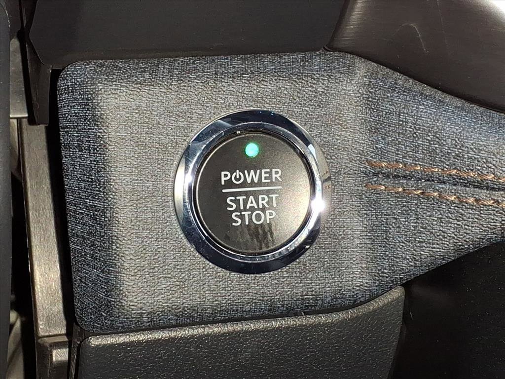 Used 2022 Ford F150 Lightning Lariat image 18