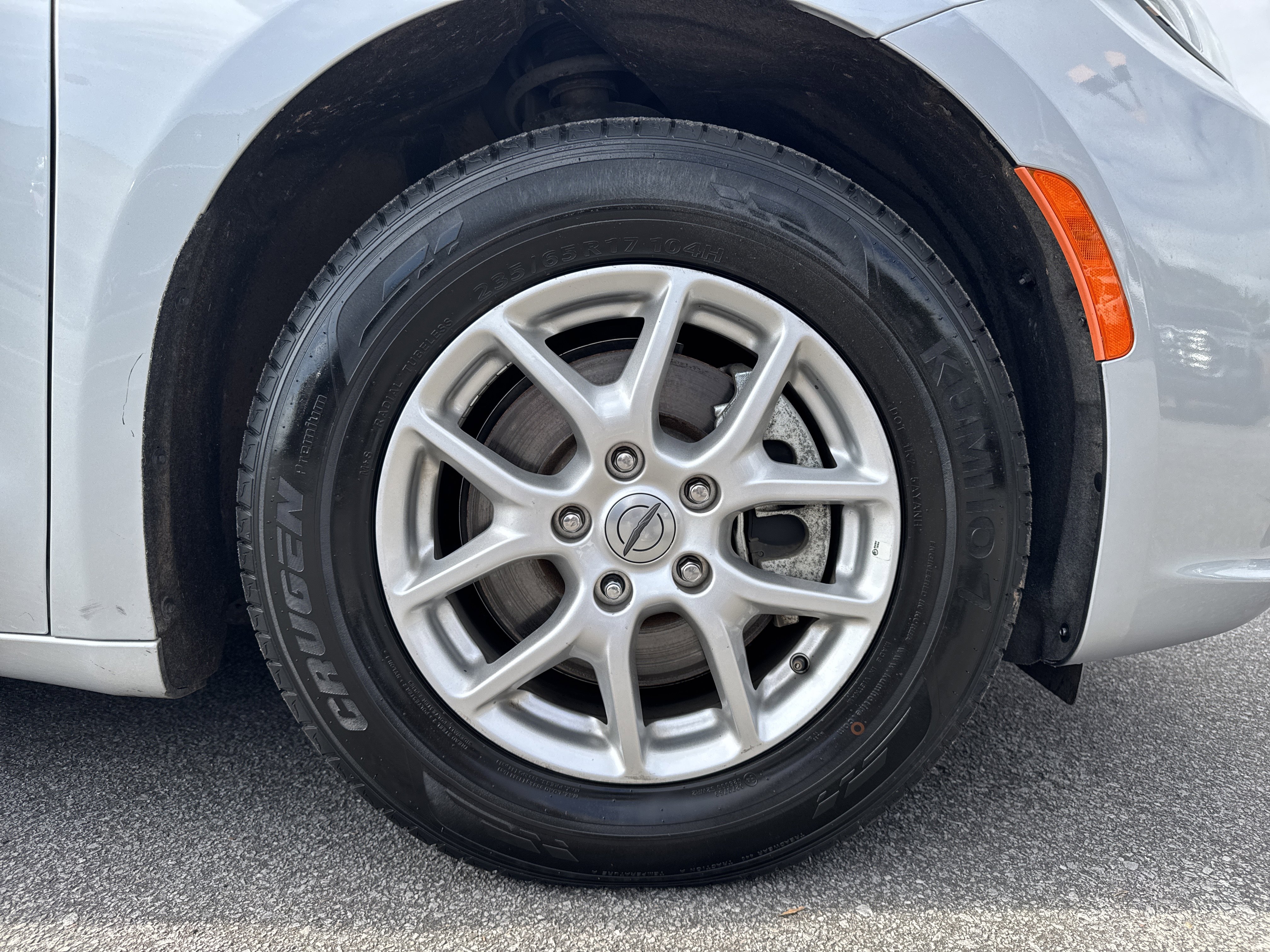 Used 2024 Chrysler Pacifica Touring-L image 13