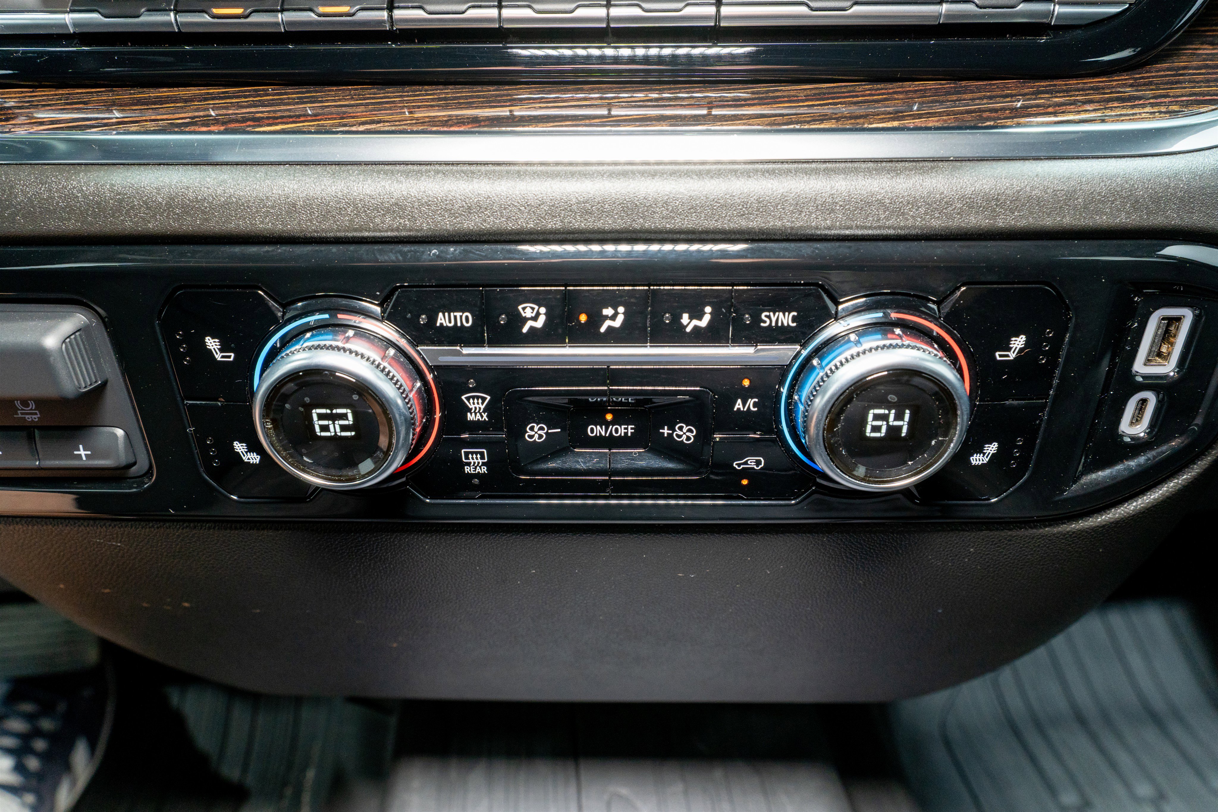 Used 2024 GMC Sierra 1500 SLE w/ Preferred Package image 21