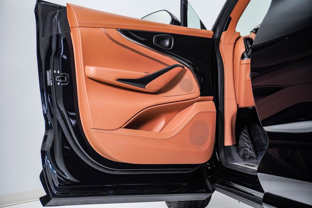 Used 2025 Aston Martin DBX 707 image 31