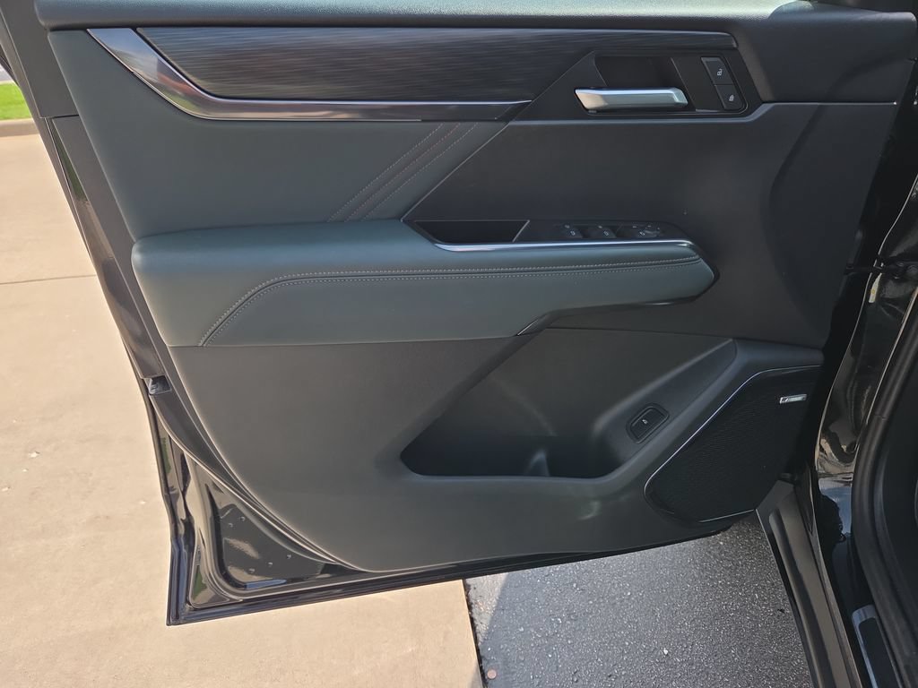 Certified 2024 GMC Acadia AT4 w/ Luxury Package AWD/4WD image 27