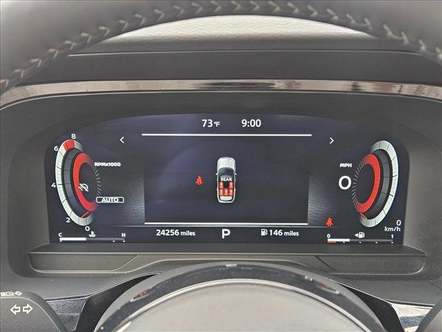Used 2025 Nissan Pathfinder Platinum image 11
