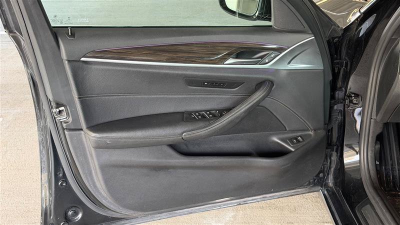 Used 2018 BMW 540i xDrive AWD/4WD image 19