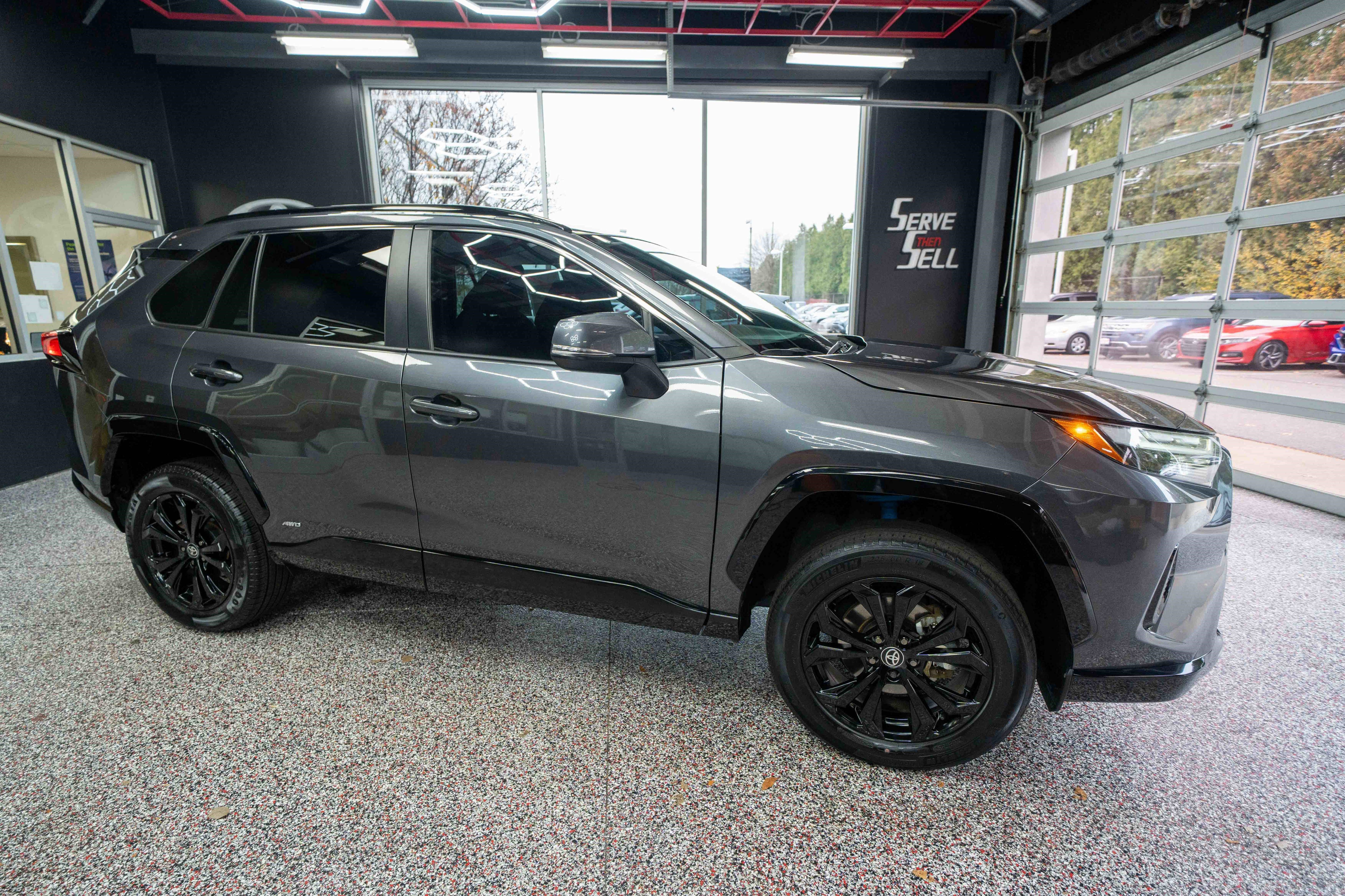 Used 2023 Toyota RAV4 SE image 5