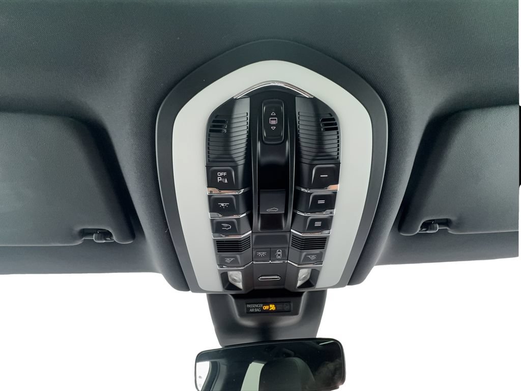 Used 2022 Porsche Macan AWD/4WD image 44