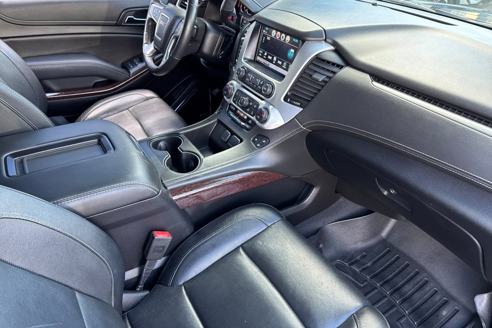 Used 2019 GMC Yukon SLT image 19